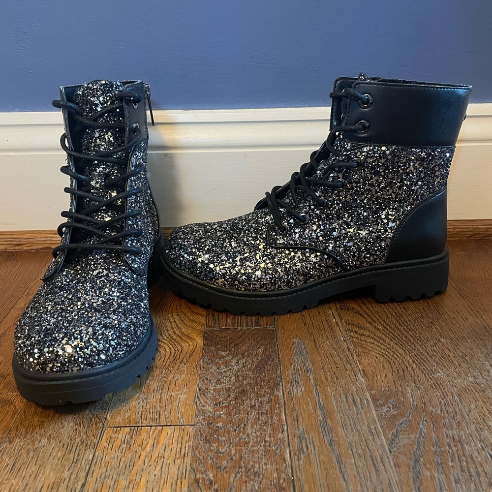 NEW Michael Kors Alastair glitter sparkle combat boots, size 7.5 black & silver